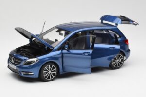 Mercedes B-Class W246 Lotus Modra Metalik Norev 1:18 B66961410 Kovina – slika 2 od 8