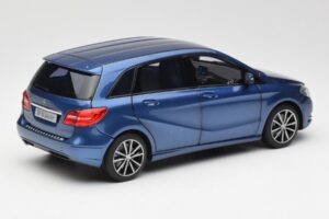 Mercedes B-Class W246 Lotus Modra Metalik Norev 1:18 B66961410 Kovina – slika 3 od 8