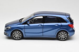 Mercedes B-Class W246 Lotus Modra Metalik Norev 1:18 B66961410 Kovina – slika 4 od 8