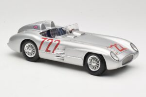 Mercedes 300 SLR W196S #722 S. Moss / D. Jenkinson Mille Miglia Winner 1955 Maisto 1:18 536887 Kovina – slika 6 od 8