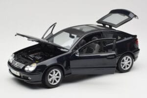 Mercedes C-Class Sports Coupe CL203 Moder Maisto 1:18 B66962124 Kovina – slika 2 od 8