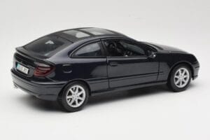 Mercedes C-Class Sports Coupe CL203 Moder Maisto 1:18 B66962124 Kovina – slika 3 od 8