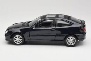 Mercedes C-Class Sports Coupe CL203 Moder Maisto 1:18 B66962124 Kovina – slika 4 od 8