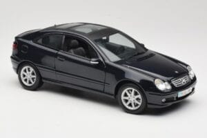 Mercedes C-Class Sports Coupe CL203 Moder Maisto 1:18 B66962124 Kovina – slika 6 od 8