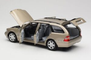 Mercedes C-Class T-Model W202 Smoke Silver Norev 1:18 183388 Kovina – slika 4 od 8