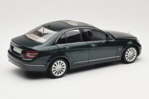 Mercedes C-Class W204 Avantgarde Temnozelena AUTOart 1:18 B66962366 Kovina – slika 2 od 8