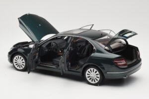 Mercedes C-Class W204 Avantgarde Temnozelena AUTOart 1:18 B66962366 Kovina – slika 5 od 8