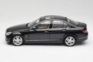 Mercedes C-Class W204 Avantgarde Obsidian Črn AUTOart 1:18 76264-R1 Kovina – slika 4 od 8