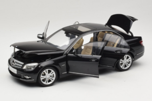 Mercedes C-Class W204 Obsidian Black AUTOart 1:18 B66962367 Kovina – slika 2 od 8