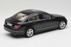 Mercedes C-Class W204 Obsidian Black AUTOart 1:18 B66962367 Kovina – slika 3 od 8