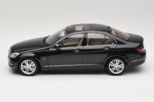 Mercedes C-Class W204 Obsidian Black AUTOart 1:18 B66962367 Kovina – slika 4 od 8