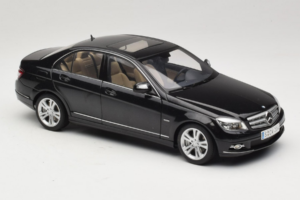Mercedes C-Class W204 Obsidian Black AUTOart 1:18 B66962367 Kovina – slika 6 od 8
