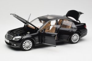 Mercedes C-Class W204 Obsidian Črn AUTOart 1:18 B66962365 Kovina – slika 2 od 8