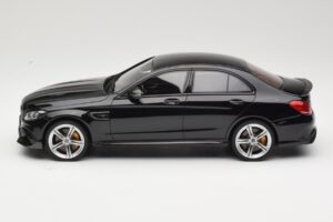 Mercedes C-Class W205 Brabus 650 Črna GT Spirit 1:18 GT132 Smola – slika 3 od 6