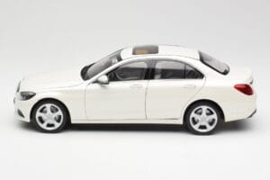 Mercedes C-Class W205 Diamond Bel Metalik Norev 1:18 B66960256 Kovina – slika 4 od 8