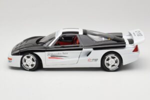 Mercedes C112 Sport Bel & Črn Guiloy 1:18 68521 Kovina – slika 4 od 8