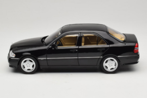 Mercedes C36 AMG W202 Obsidian Black Metallic Norev 1:18 183381 Kovina – slika 4 od 8
