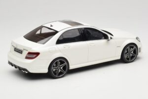 Mercedes C63 AMG W204 Diamond White GT Spirit 1:18 GT928 Smola – slika 2 od 6