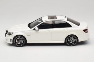 Mercedes C63 AMG W204 Diamond White GT Spirit 1:18 GT928 Smola – slika 3 od 6