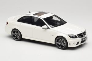 Mercedes C63 AMG W204 Diamond White GT Spirit 1:18 GT928 Smola – slika 4 od 6