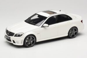 Mercedes C63 AMG W204 Diamond White GT Spirit 1:18 GT928 Smola