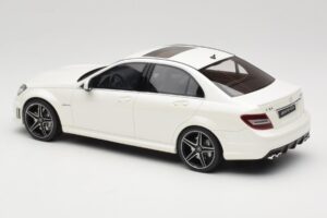 Mercedes C63 AMG W204 Diamond White GT Spirit 1:18 GT928 Smola – slika 5 od 6