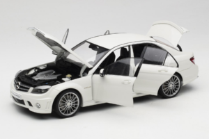 Mercedes AMG C63 W204 Bel AUTOart 1:18 72674-R1 Kovina – slika 2 od 8