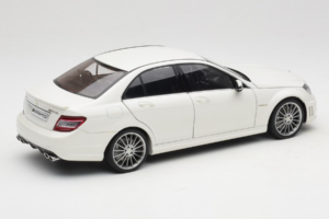 Mercedes AMG C63 W204 Bel AUTOart 1:18 72674-R1 Kovina – slika 3 od 8