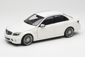 Mercedes AMG C63 W204 Bel AUTOart 1:18 72674-R1 Kovina