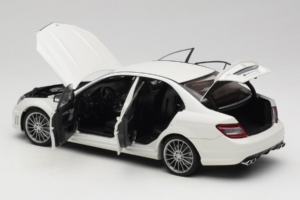 Mercedes AMG C63 W204 Bel AUTOart 1:18 72674-R1 Kovina – slika 5 od 8