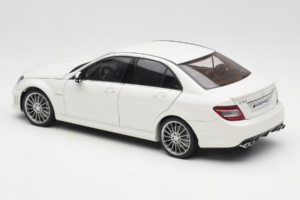 Mercedes AMG C63 W204 Bel AUTOart 1:18 72674-R1 Kovina – slika 7 od 8