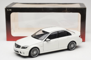 Mercedes AMG C63 W204 Bel AUTOart 1:18 72674-R1 Kovina – slika 8 od 8