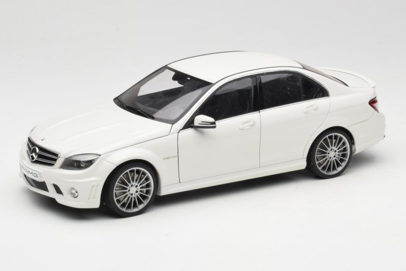 Mercedes AMG C63 W204 Bel AUTOart 1:18 72674-R1 Kovina