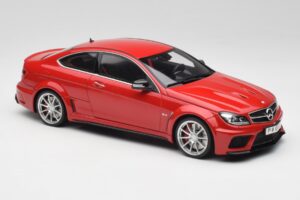 Mercedes AMG C63 W204 Rdeč 2nd Choice GT Spirit 1:18 GT065-D1 Smola – slika 4 od 6