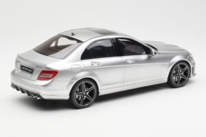 Mercedes C63 AMG W204 Srebrn GT Spirit 1:18 GT462 Smola – slika 2 od 6
