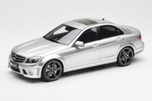 Mercedes C63 AMG W204 Srebrn GT Spirit 1:18 GT462 Smola