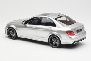 Mercedes C63 AMG W204 Srebrn GT Spirit 1:18 GT462 Smola – slika 5 od 6