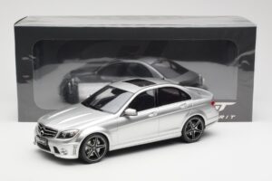 Mercedes C63 AMG W204 Srebrn GT Spirit 1:18 GT462 Smola – slika 6 od 6