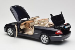 Mercedes CLK 500 W209 Kabriolet Temno Moder Metalik Kyosho 1:18 B66962174 Kovina – slika 6 od 9