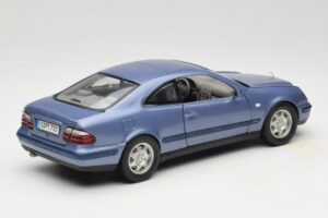 Mercedes CLK C208 Vijolična Anson 1:18 30330 Kovina – slika 3 od 8