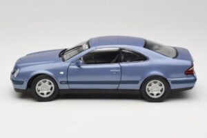 Mercedes CLK C208 Vijolična Anson 1:18 30330 Kovina – slika 4 od 8