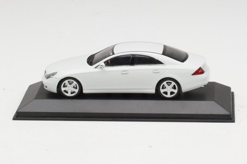 Mercedes CLS-Class C219 Linea Bel Minichamps 1:43 Mercedes CLS-Class C219 Linea Bel Minichamps 1:43 436034300 Kovina