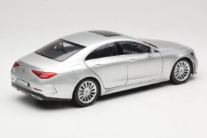 Mercedes CLS C257 Srebrna Norev 1:18 183489 Kovina – slika 3 od 8