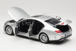 Mercedes CLS C257 Srebrna Norev 1:18 183489 Kovina – slika 5 od 8