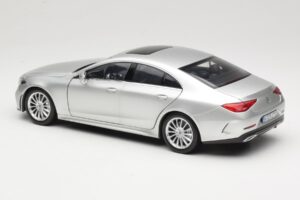 Mercedes CLS C257 Srebrna Norev 1:18 183489 Kovina – slika 7 od 8