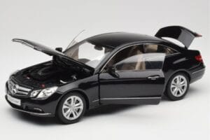 Mercedes E-Class Coupe C207 Obsidian Black Metallic Norev 1:18 B66962418 Kovina – slika 2 od 8