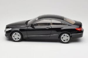 Mercedes E-Class Coupe C207 Obsidian Black Metallic Norev 1:18 B66962418 Kovina – slika 4 od 8