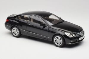 Mercedes E-Class Coupe C207 Obsidian Black Metallic Norev 1:18 B66962418 Kovina – slika 6 od 8