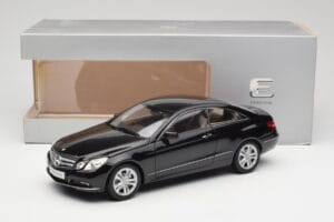 Mercedes E-Class Coupe C207 Obsidian Black Metallic Norev 1:18 B66962418 Kovina – slika 8 od 8