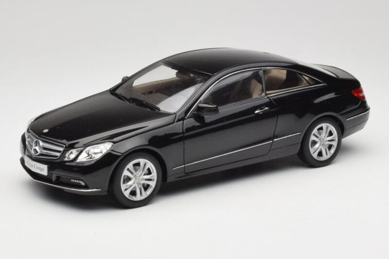 Mercedes E-Class Coupe C207 Obsidian Black Metallic Norev 1:18 B66962418 Kovina